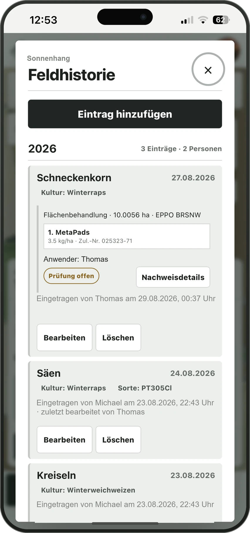 Feldhistorie eines Schlags: drei Einträge mit Datum, Mittel, Menge und jeweils der Person, die sie eingetragen hat.